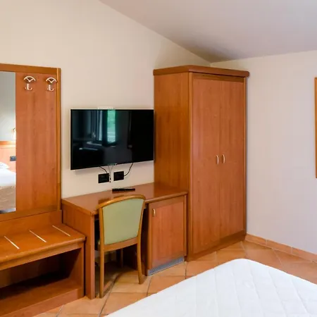 Hotel La Scottiglia E Ristorante 2*